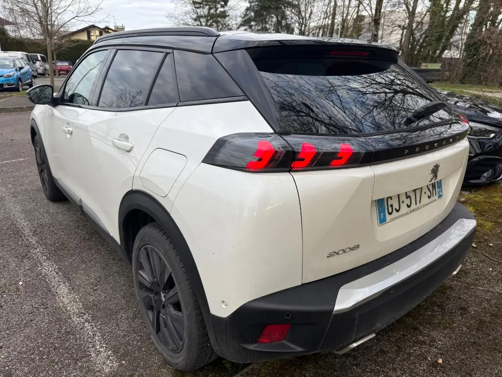PEUGEOT 2008 GT 2