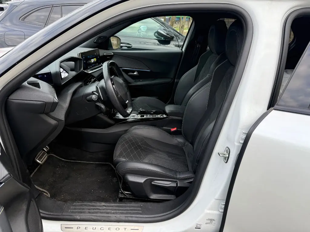 PEUGEOT 2008 GT 21