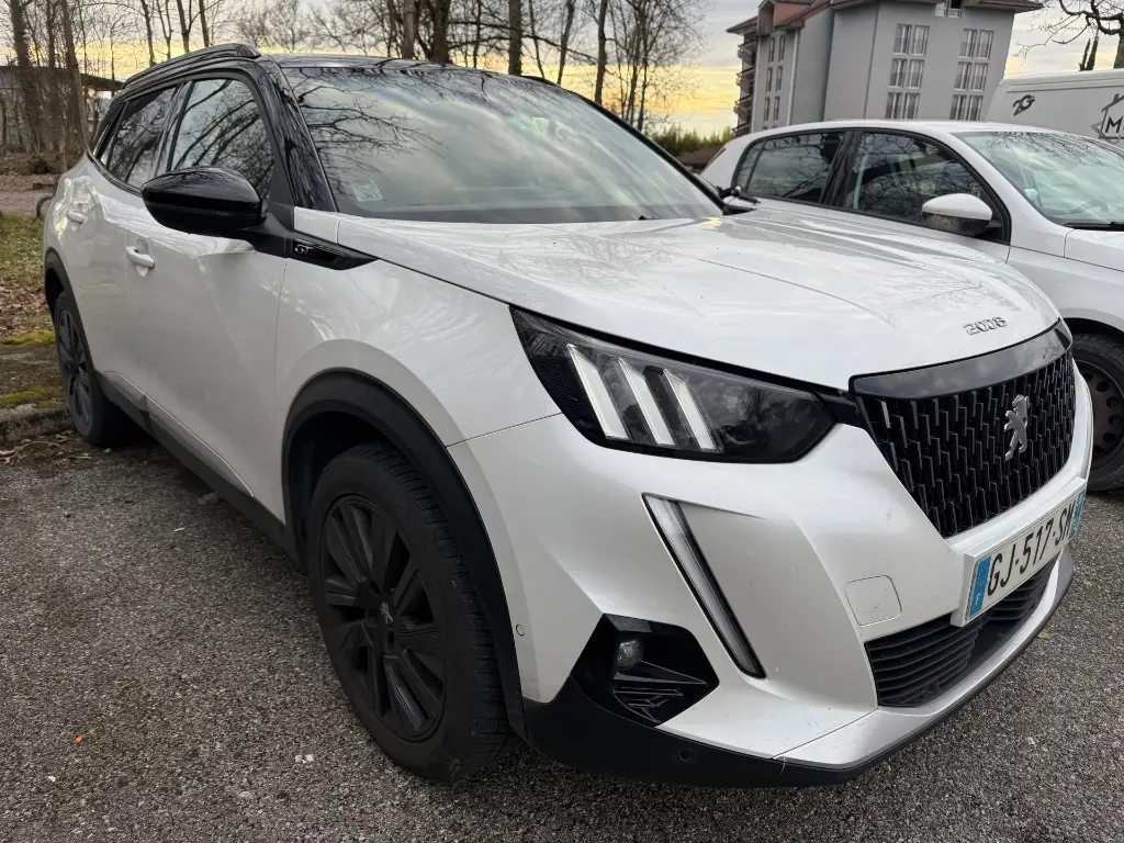 PEUGEOT 2008 GT 3